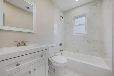 250 Meucci Avenue Copiague NY 11726