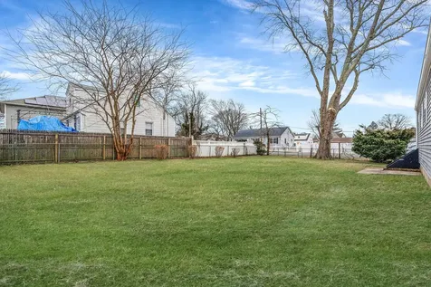 250 Meucci Avenue Copiague NY 11726