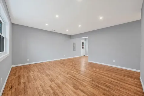 250 Meucci Avenue Copiague NY 11726