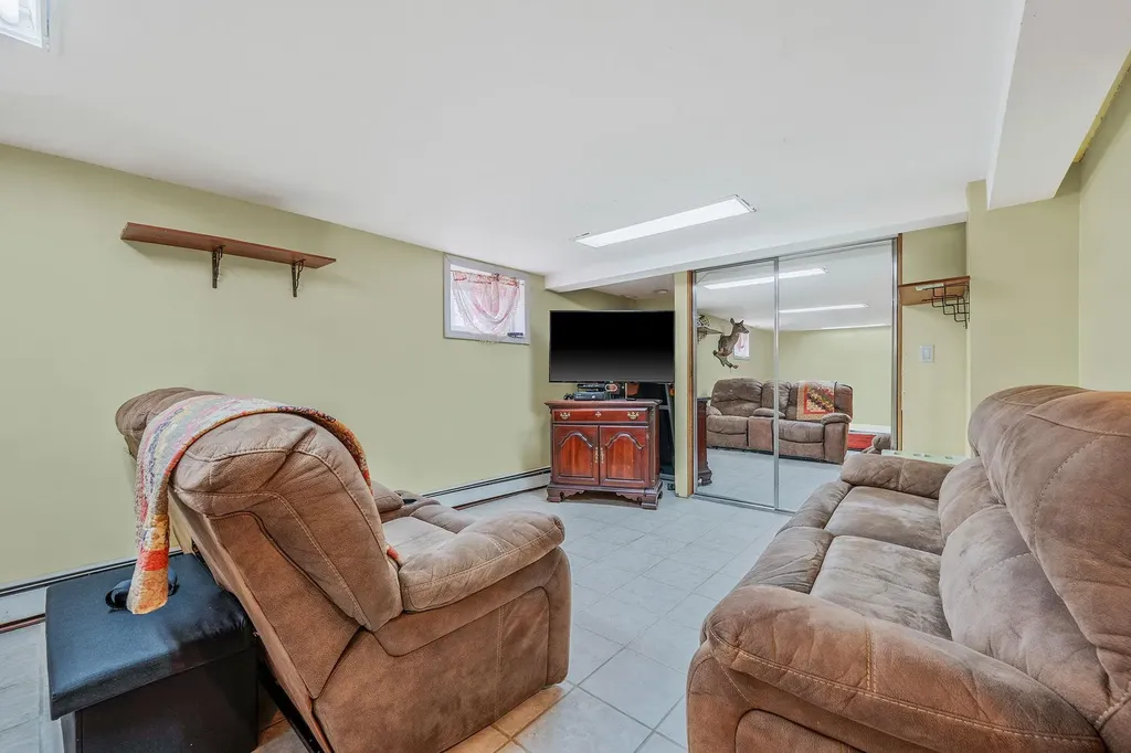309 S Broadway Lindenhurst NY 11757