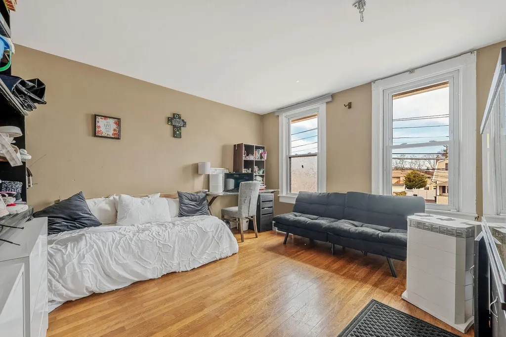 309 S Broadway Lindenhurst NY 11757