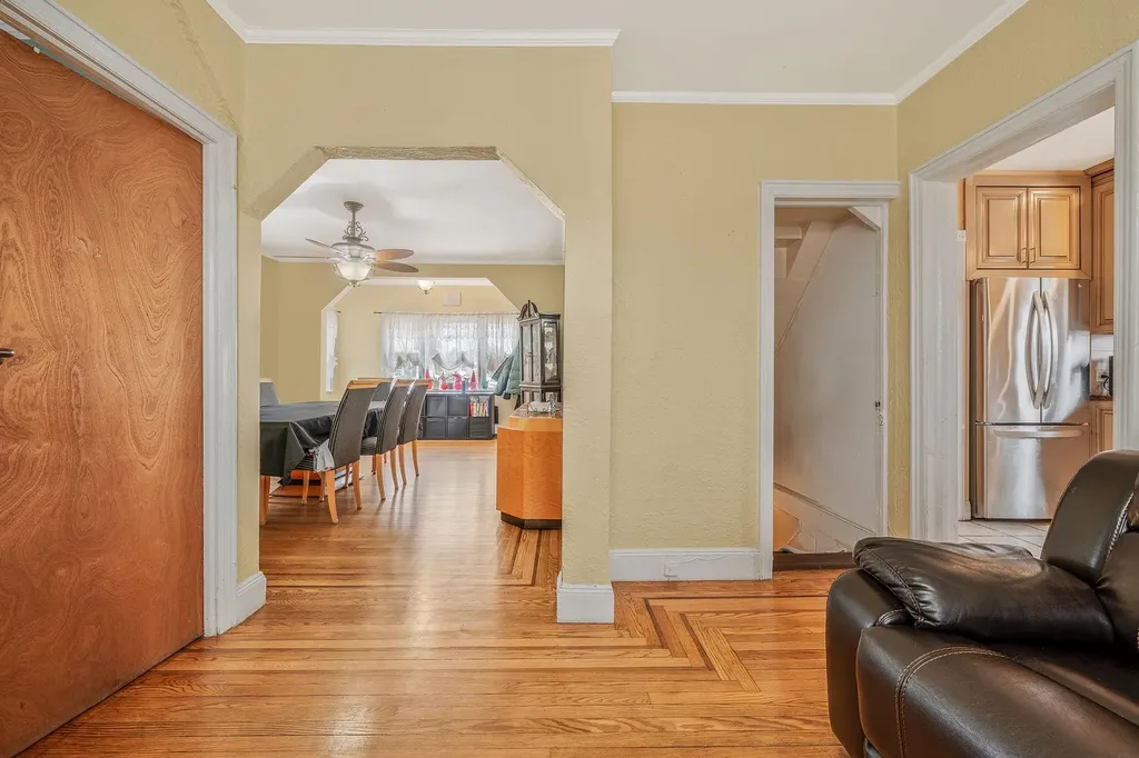 309 S Broadway Lindenhurst NY 11757