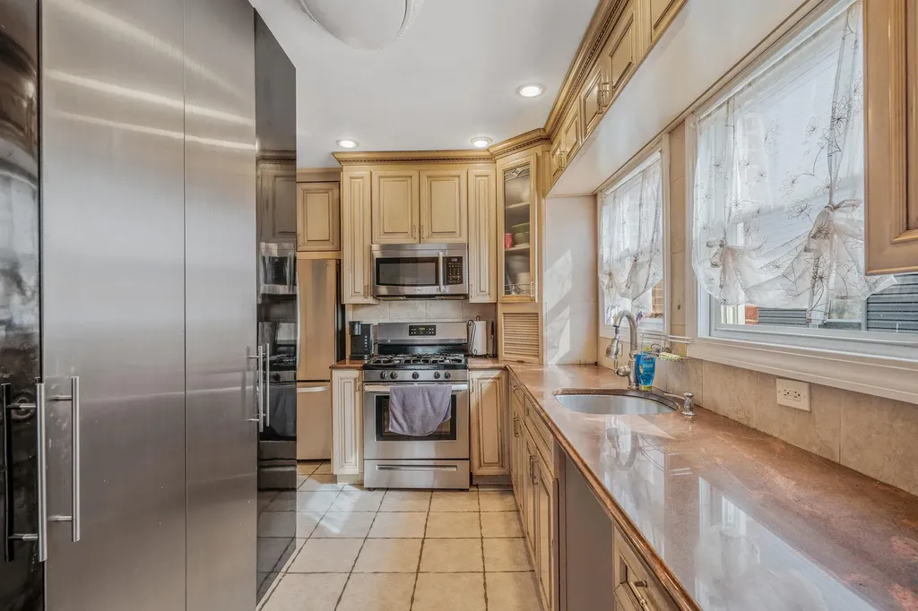 309 S Broadway Lindenhurst NY 11757