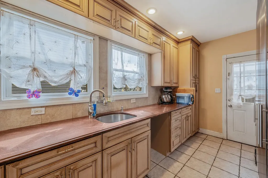 309 S Broadway Lindenhurst NY 11757