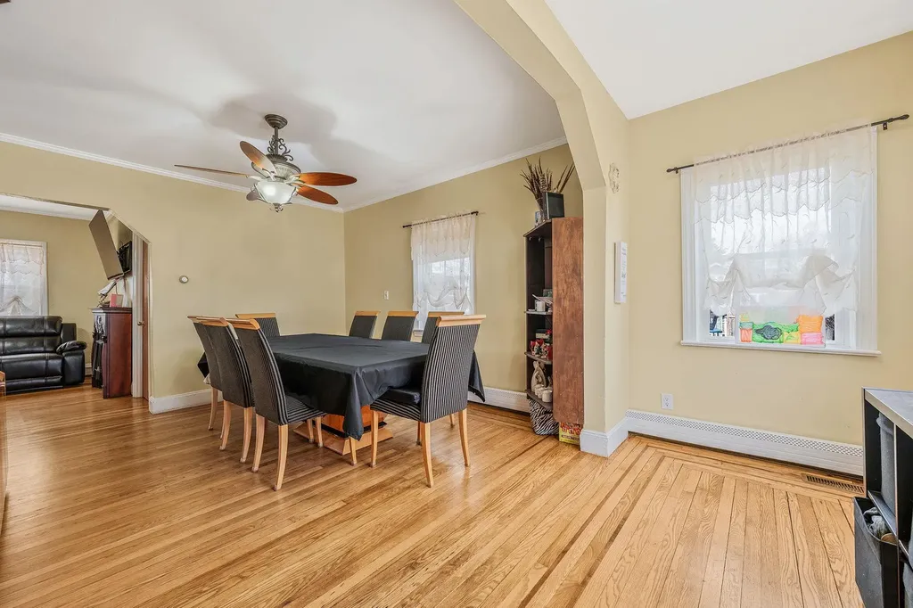 309 S Broadway Lindenhurst NY 11757