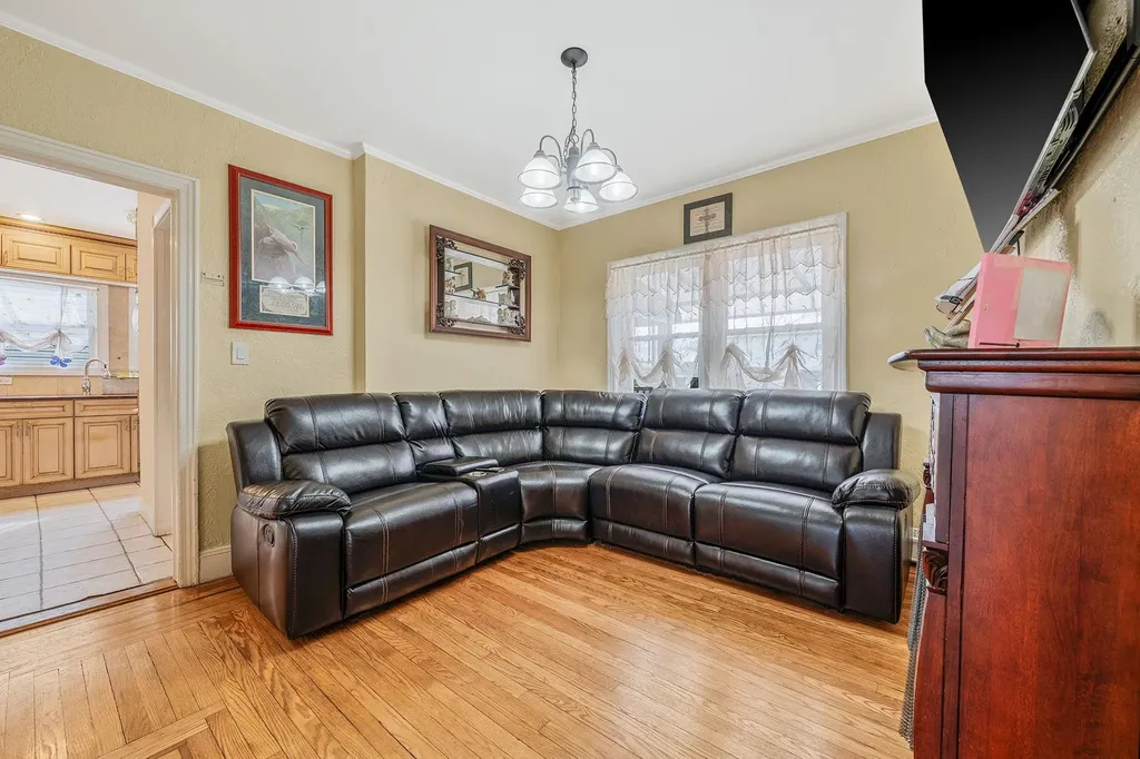 309 S Broadway Lindenhurst NY 11757