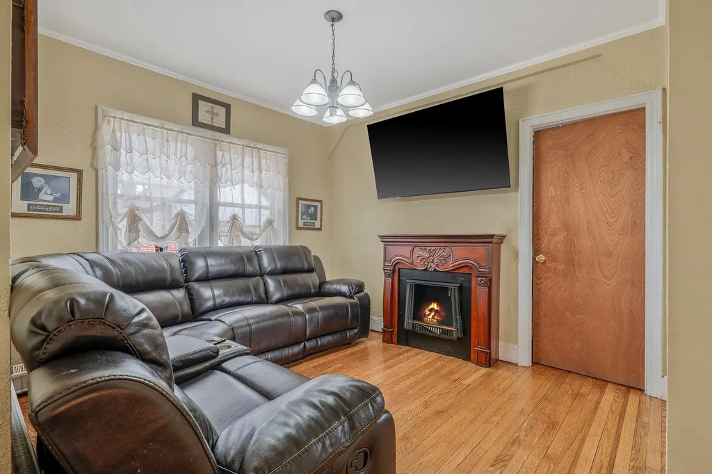 309 S Broadway Lindenhurst NY 11757