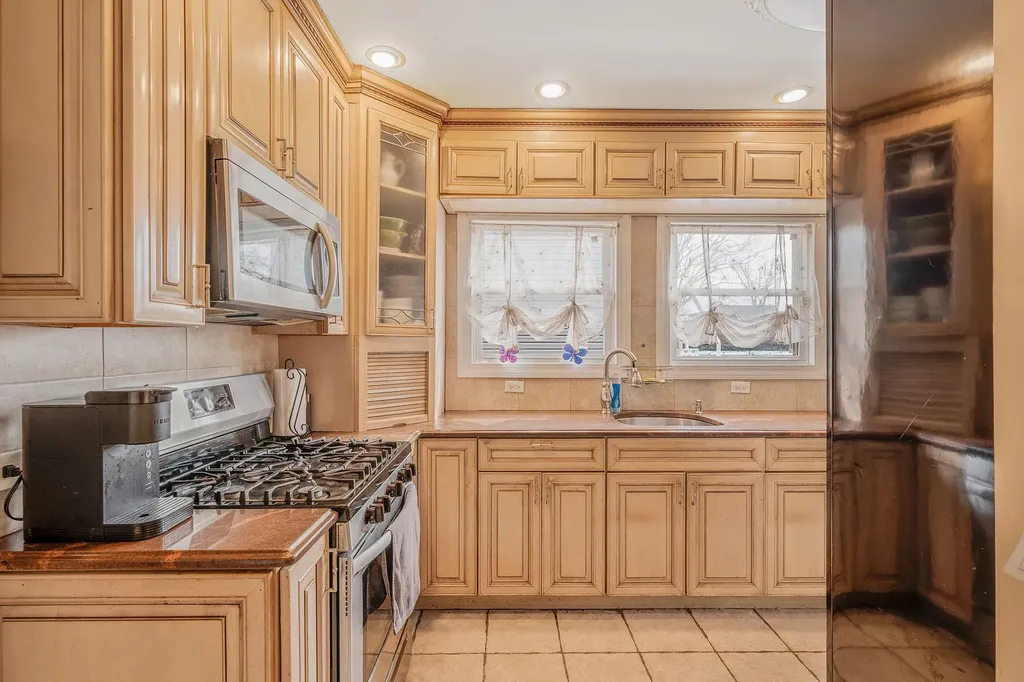 309 S Broadway Lindenhurst NY 11757
