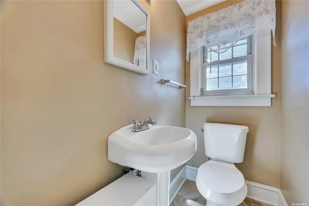 88 Manor Avenue Hempstead NY 11550