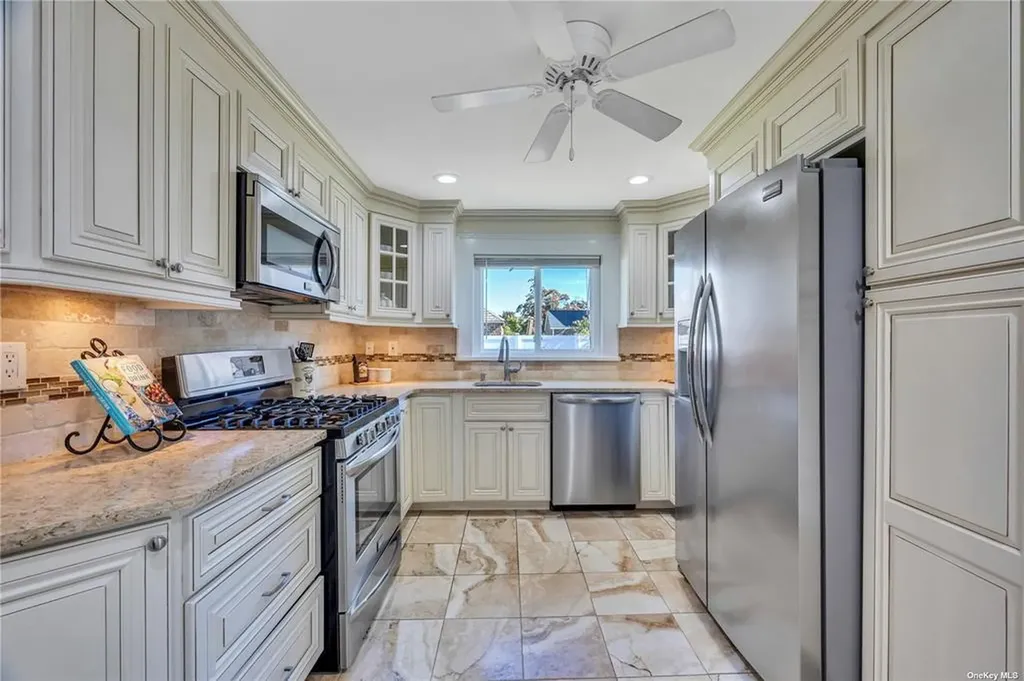 88 Manor Avenue Hempstead NY 11550