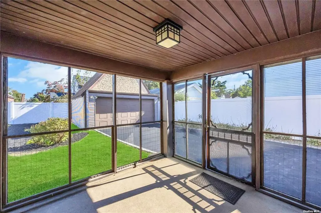 88 Manor Avenue Hempstead NY 11550