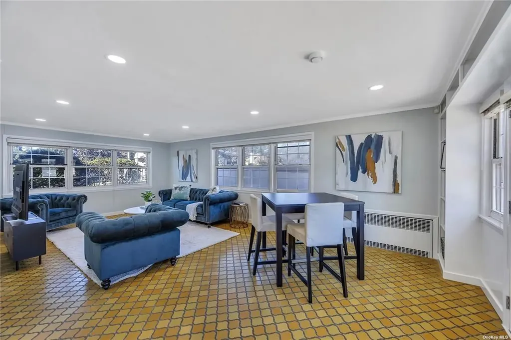 88 Manor Avenue Hempstead NY 11550
