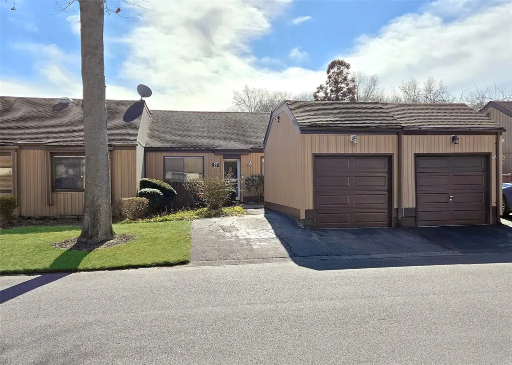 27 Strathmore Gate Drive Stony Brook NY 11790