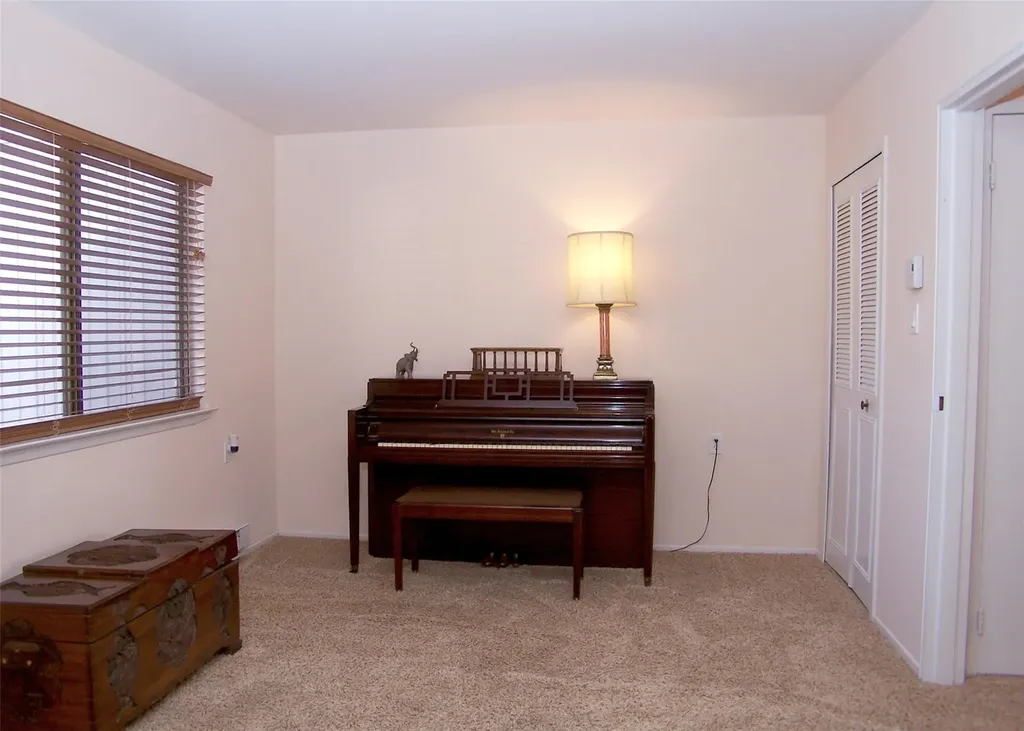 27 Strathmore Gate Drive Stony Brook NY 11790