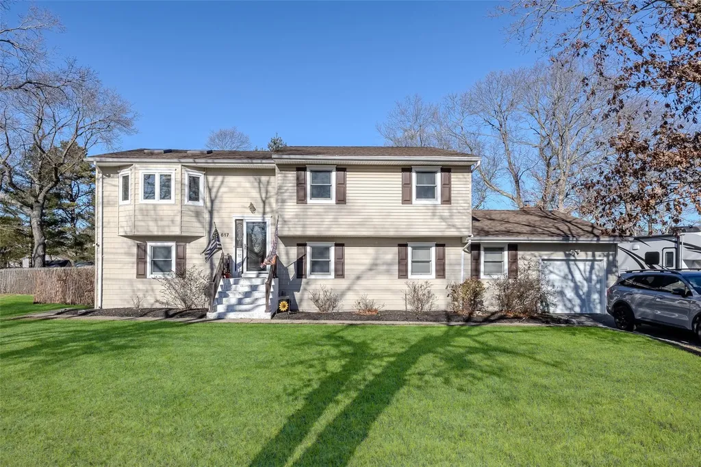 617 Hawkins Road Selden NY 11784