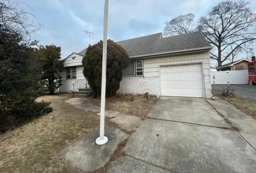 55 S Brookside Avenue Freeport NY 11520