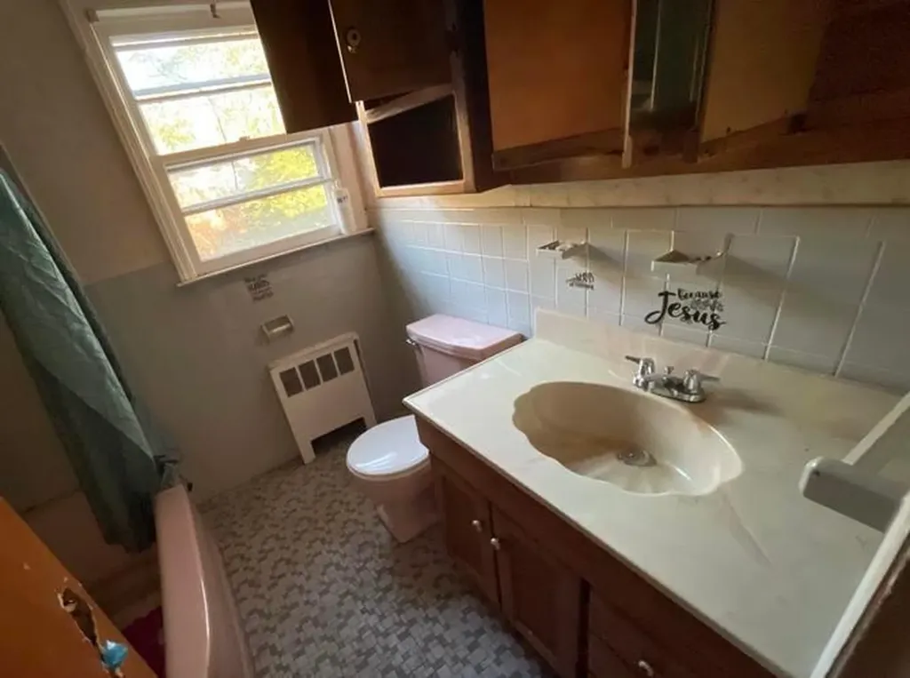 55 S Brookside Avenue Freeport NY 11520