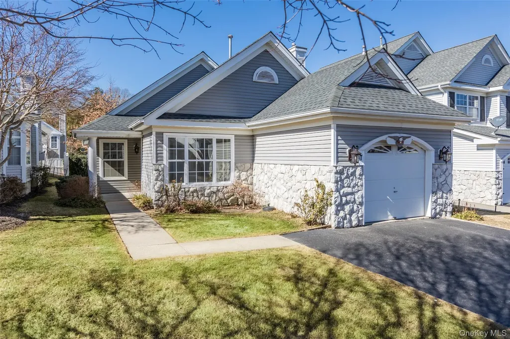 7 Ethan Circle Middle Island NY 11953