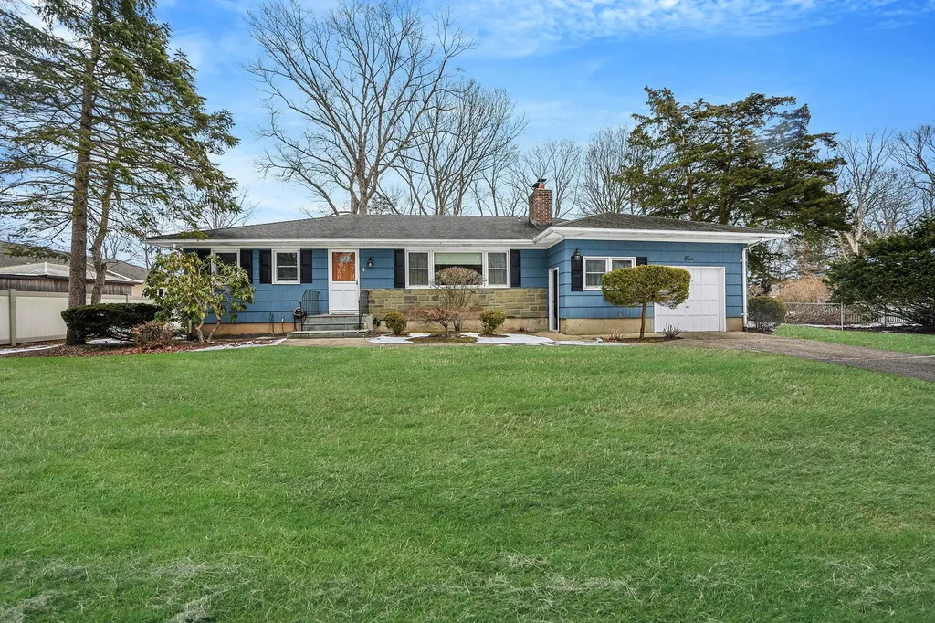 4 Burford Drive Commack NY 11725