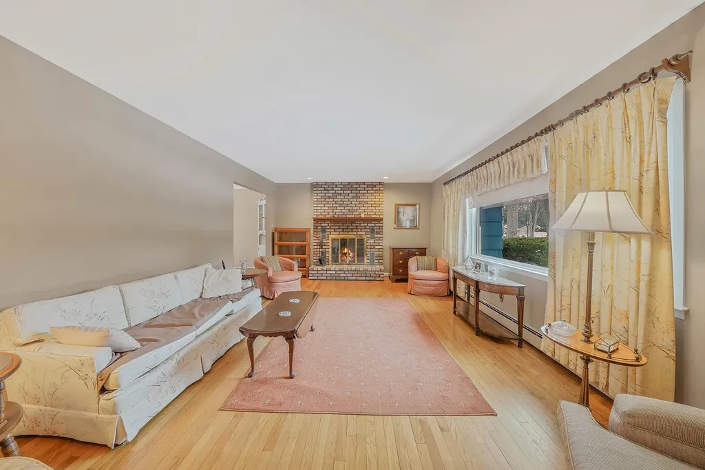 4 Burford Drive Commack NY 11725