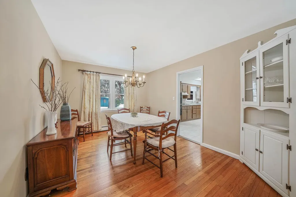 4 Burford Drive Commack NY 11725