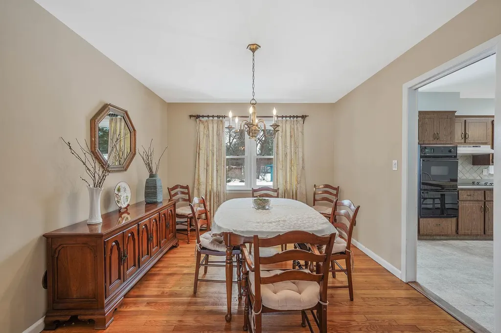 4 Burford Drive Commack NY 11725