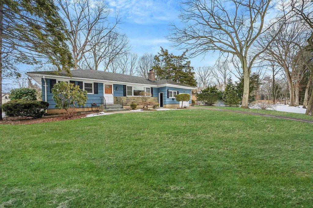 4 Burford Drive Commack NY 11725