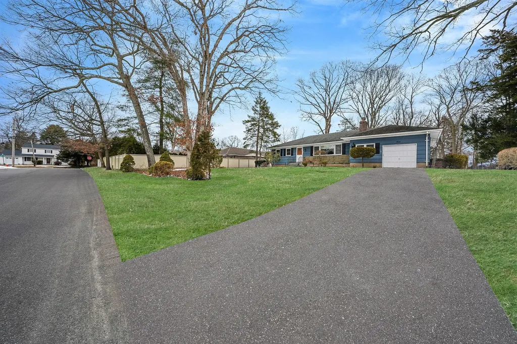 4 Burford Drive Commack NY 11725