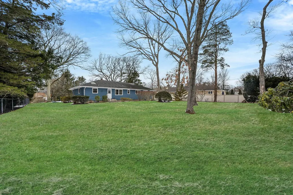 4 Burford Drive Commack NY 11725