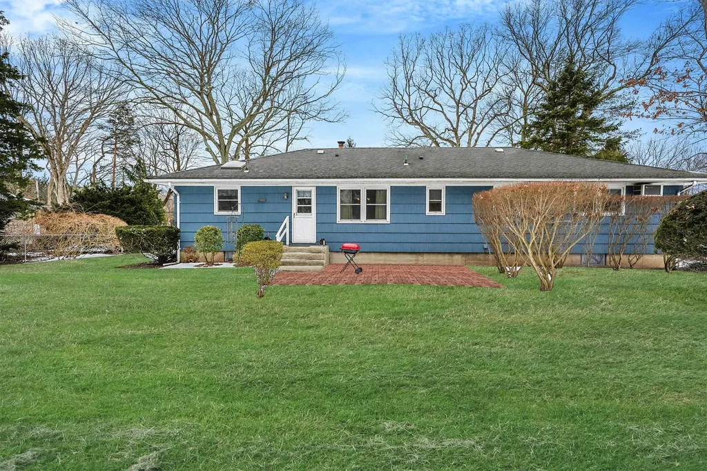 4 Burford Drive Commack NY 11725