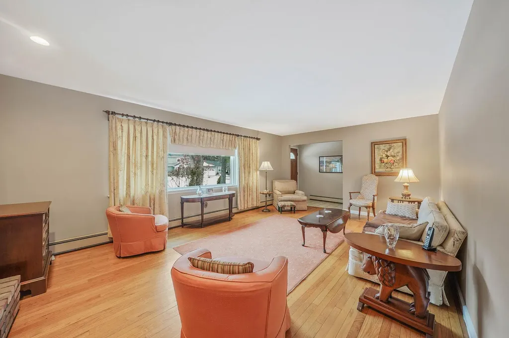 4 Burford Drive Commack NY 11725