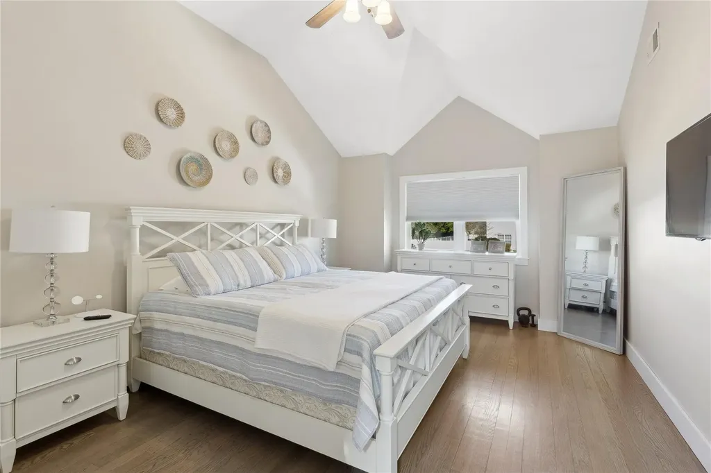 16 Embassy Road Selden NY 11784