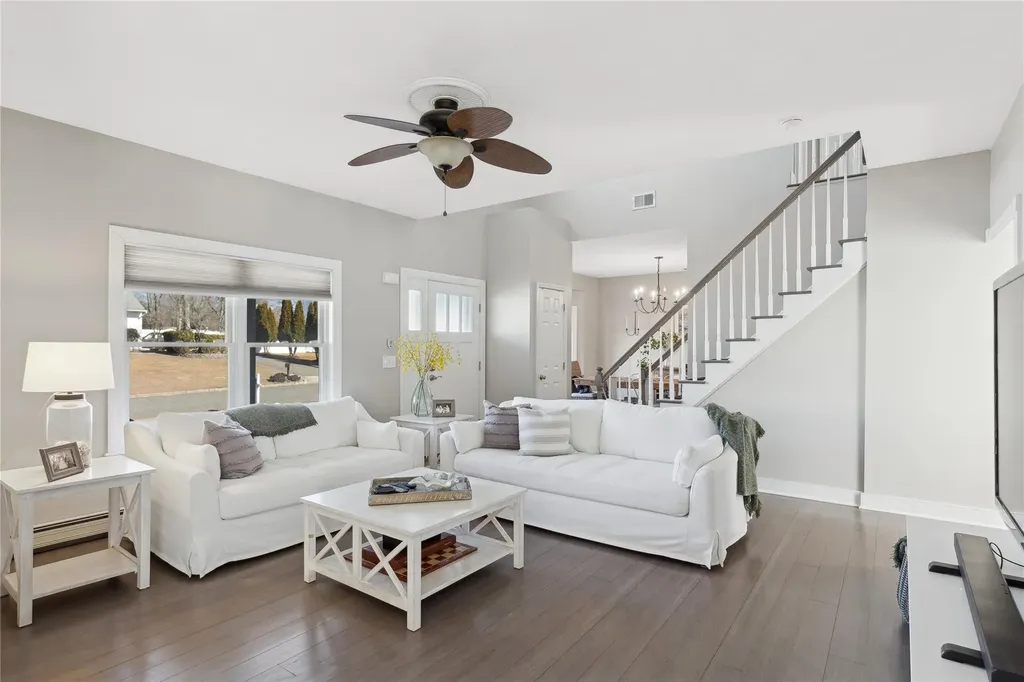 16 Embassy Road Selden NY 11784
