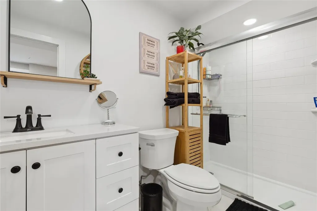 16 Embassy Road Selden NY 11784
