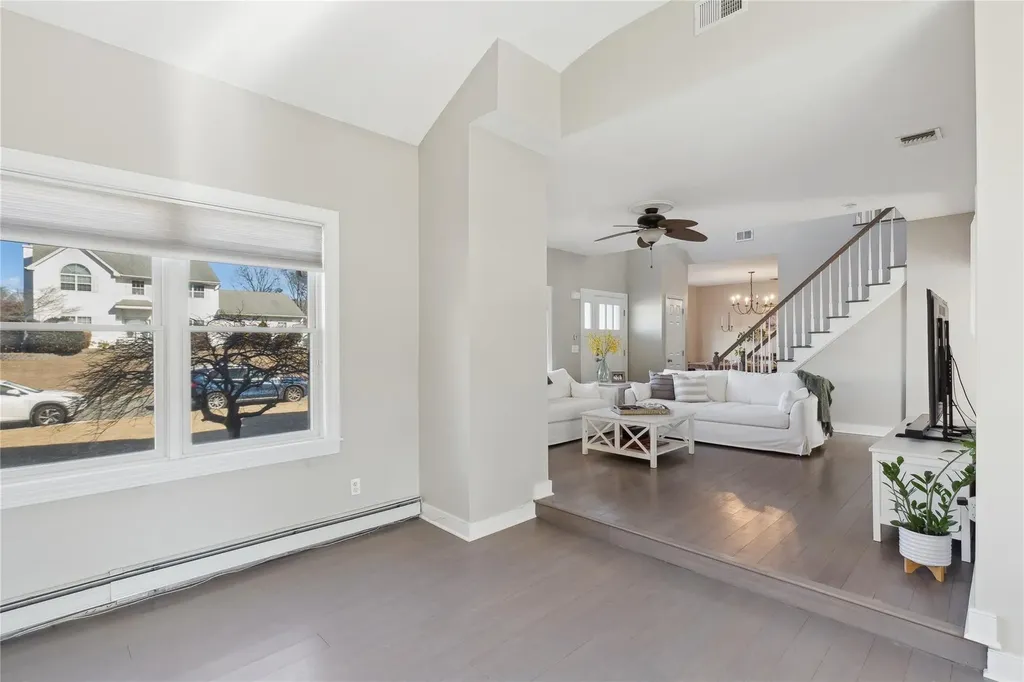 16 Embassy Road Selden NY 11784