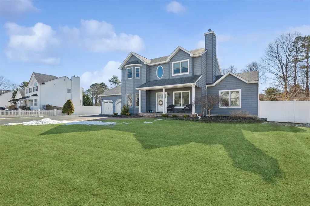 16 Embassy Road Selden NY 11784