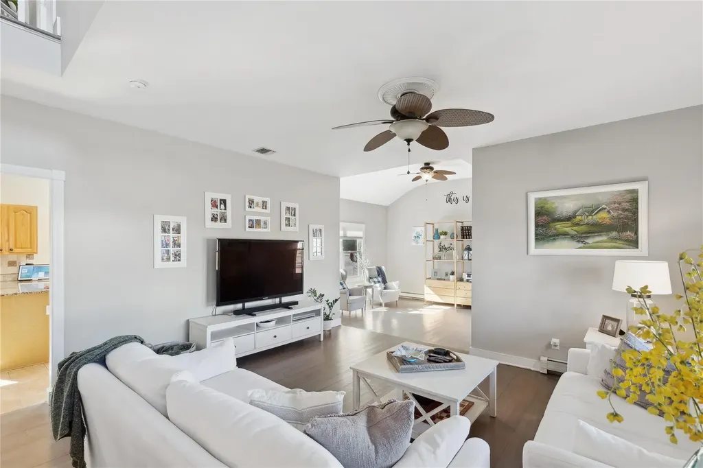 16 Embassy Road Selden NY 11784