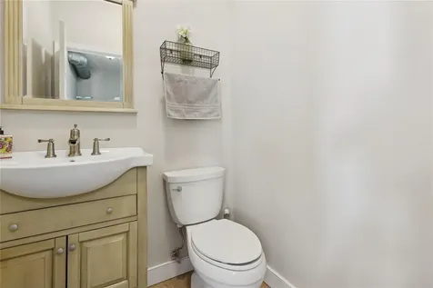 16 Embassy Road Selden NY 11784