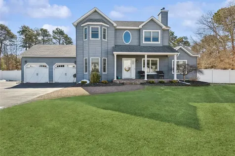 16 Embassy Road Selden NY 11784