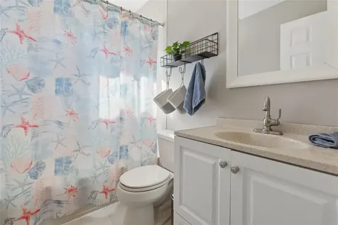 16 Embassy Road Selden NY 11784