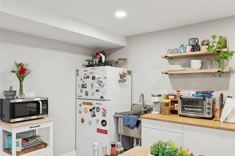 16 Embassy Road Selden NY 11784