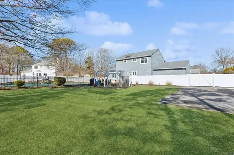 16 Embassy Road Selden NY 11784