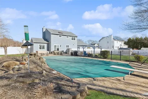 16 Embassy Road Selden NY 11784