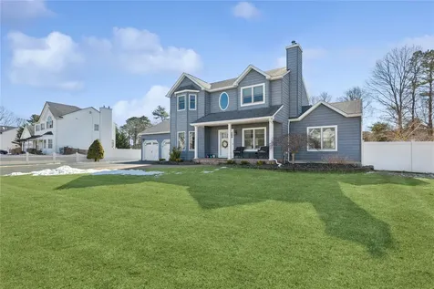 16 Embassy Road Selden NY 11784