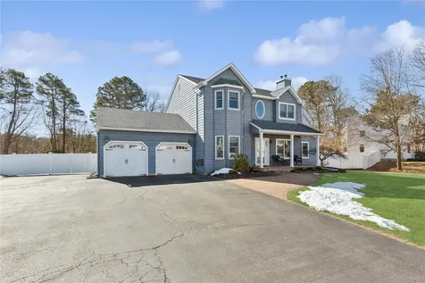 16 Embassy Road Selden NY 11784