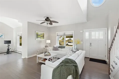 16 Embassy Road Selden NY 11784