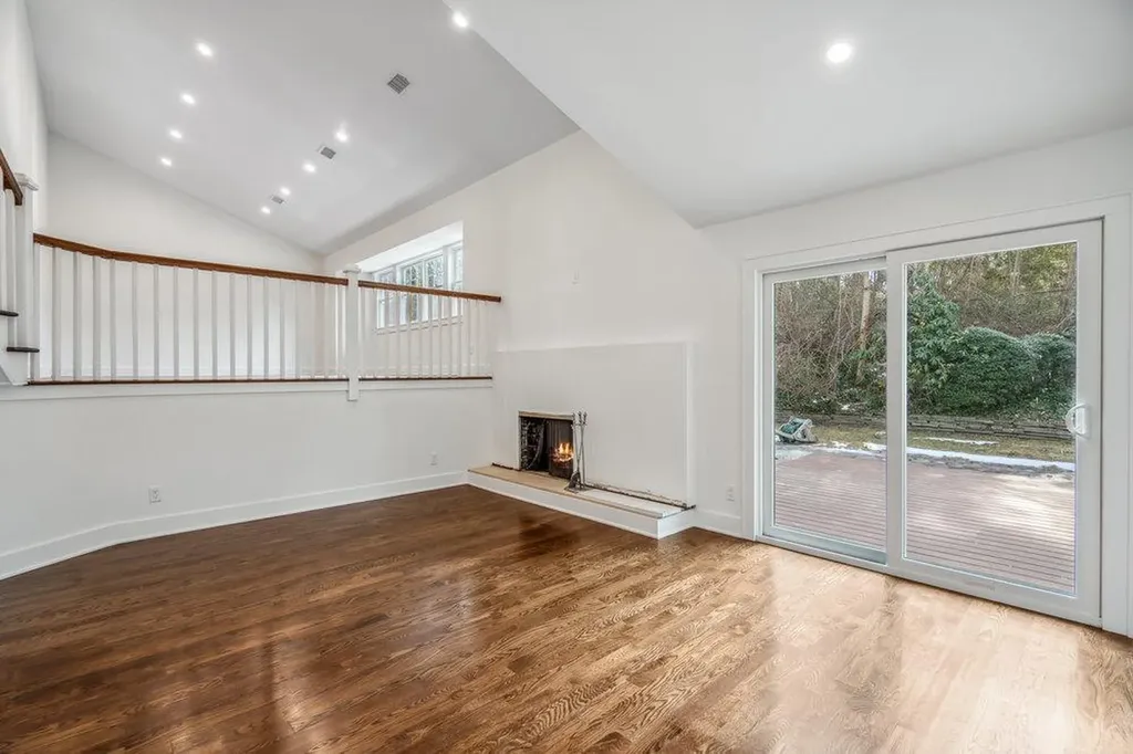 78 Barry Lane Syosset NY 11791
