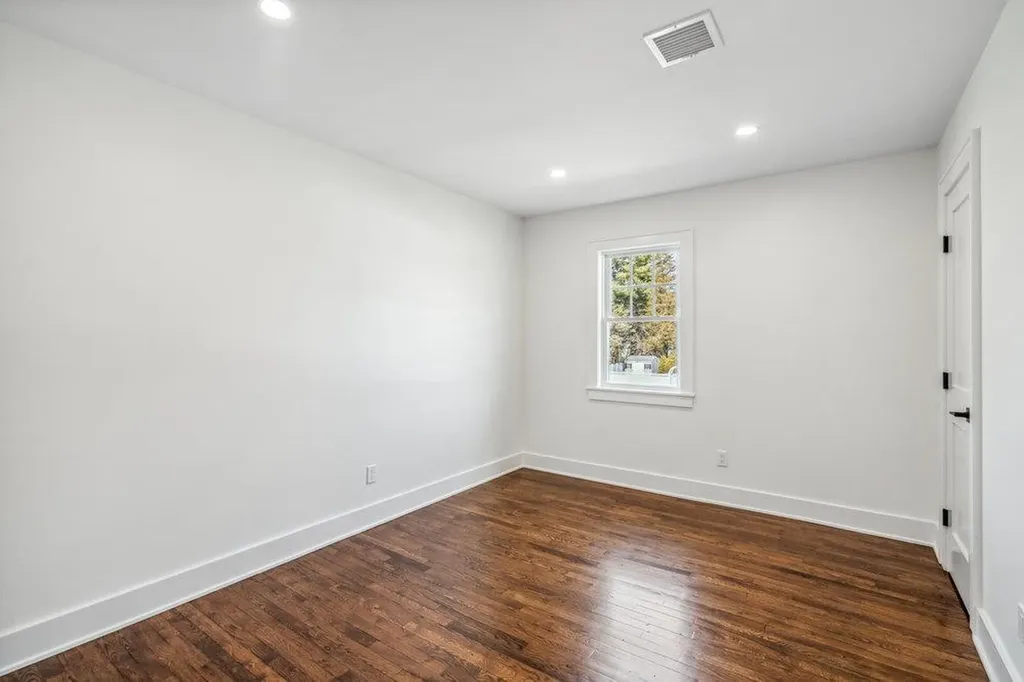 78 Barry Lane Syosset NY 11791