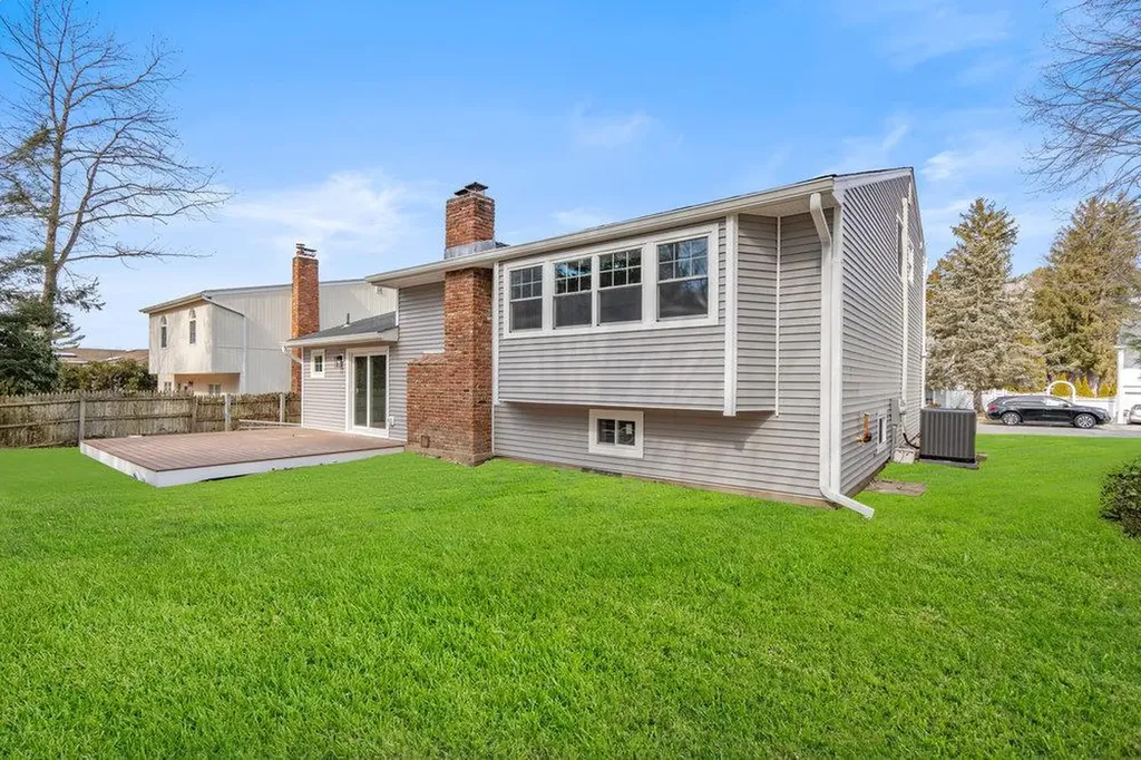 78 Barry Lane Syosset NY 11791