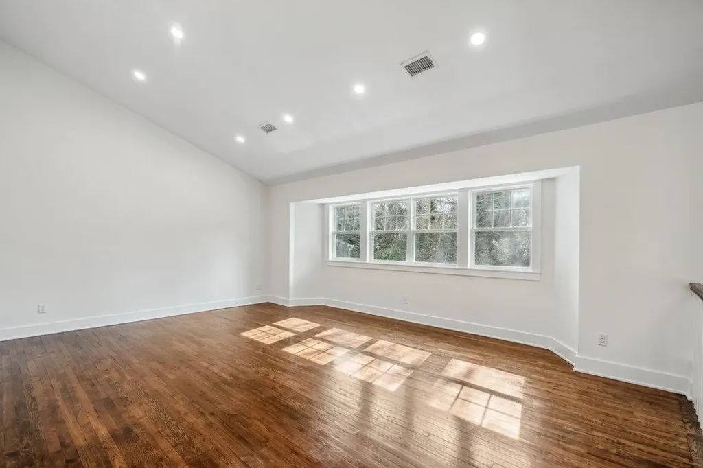 78 Barry Lane Syosset NY 11791